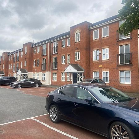 Lovely 2 Dbl Bed Apartment Near Heaton Park And North Manchester Hospital With Parking Екстериор снимка