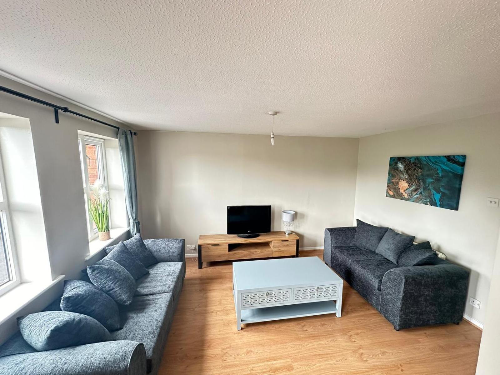 Lovely 2 Dbl Bed Apartment Near Heaton Park And North Manchester Hospital With Parking Екстериор снимка